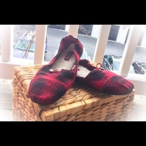 MadLove Womens Red Black Plaid Flats Faux Fur Sock